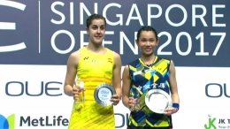 Tai Tzu-ying (kanan) juara Super Series Singapura Open 2017 bersama Carolina Marin/@antoagustian