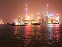Eksotisme Sungai Huang Pu dan Bangunan Modern (Dokumentasi Pribadi)
