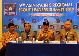 Konferensi pers APR Scout Leaders Summit 2017 yang dipimpin Ketua Kwartir Nasional, Adhyaksa Dault (nomor tiga dari kiri). (Foto: Kwartir Nasional)