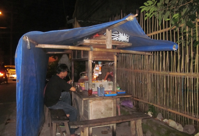 angkringan malam hari di Jogja (dok pribadi)