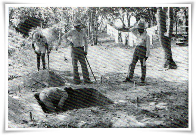 Kegiatan penggalian arkeologi di Jakarta (Foto: Dinas Museum dan Sejarah, 1983)