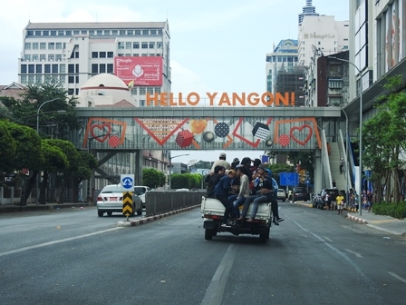 Suasana Jalan Lengang Memasuki Pusat Kota (Dokpri)