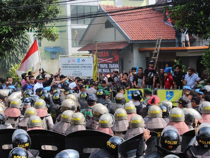 Aksi penolakan eksekusi lahan Wisma Latimojong, Jalan Semeru, Bogor, Jawa Barat (27/4)