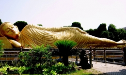 Patung Budha Tidur Mojokerto - gotravelly.com