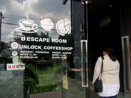 Pintu Depan Cafe. Doc Pribadi.