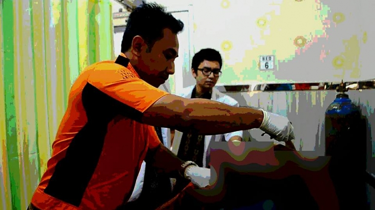 bripka-agung-saat-proses-identifikasi-59043ce68c7e61484636155a.jpg