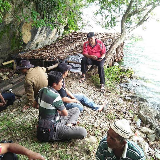 Bincang-bincang didisen di lokasi didisen Ujung Mewah, Mepar, Kecamatan Kebayakan Aceh Tengah (Foto: Mida Lewa)
