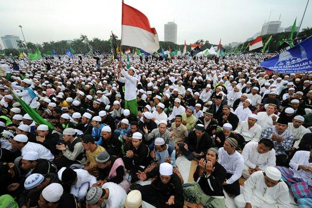 Muslim Indonesia | Sumber gambar: pustakacompass.com