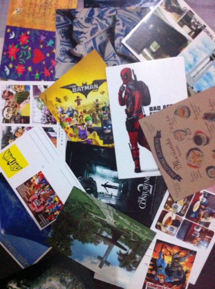 Sejumlah kartu pos yang diterima saat meet-up di Jakarta, 29 April 2017. (Foto: koleksi pribadi)