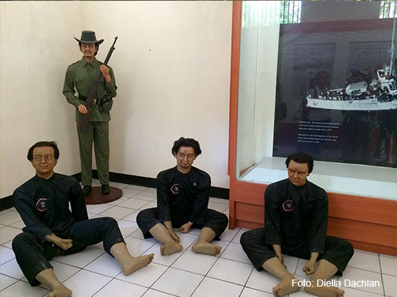 Gambaran para tawanan di bekas penjara Pulau Onrust. Sempat bikin kaget awal melihat mereka