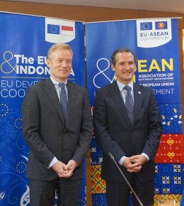 Vincent Guerend bersama Francesco Fontan, Duta Besar Uni Eropa untuk ASEAN. (foto: dokumentasi Edelman)