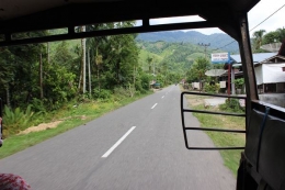Perjalanan menuju pusat kota Kutacane dengan menaiki Labi-labi