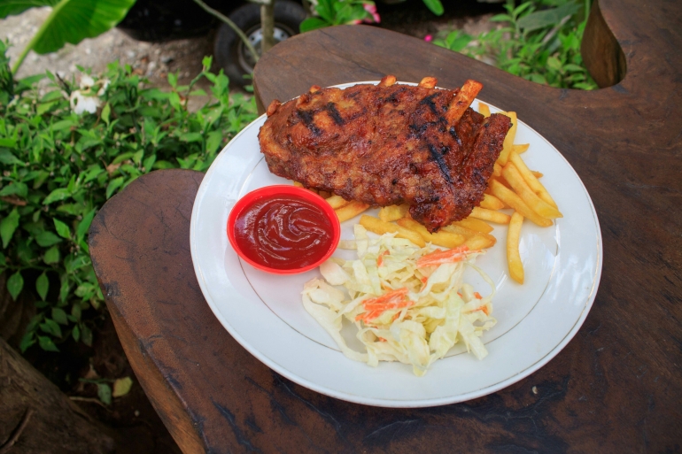Half Pork Ribs Nicks Place Lembongan Styles dengan saus barbecue Texas-nya yang tersohor / dap