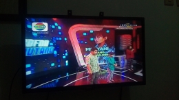 Foto dari stasiun Tv Indosiar "Mikrofon Pelunas Hutang"