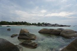 Granit-granit besar Pantai Tanjung Tinggi (Dok. Pribadi)