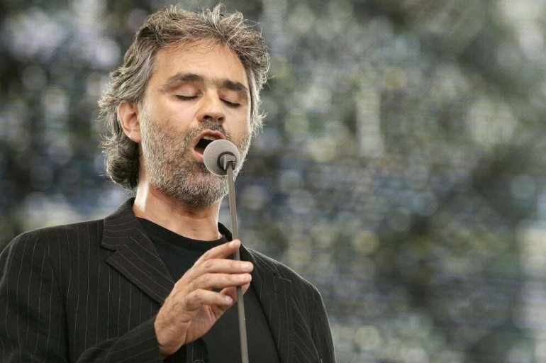 Andrea Bocelli, penyanyi tenor Italia yang mendunia, selalui diberi tepuk tangan 'bravo' setiap kali selesai konser, FOTO: nanopress.it