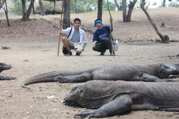 Asita (kanan) ketika di Pulau Komodo. (Sumber: Facebook Asita DK)