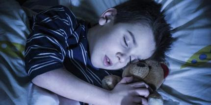 Ilustrasi anak tidur dalam gelap (Thinkstock)
