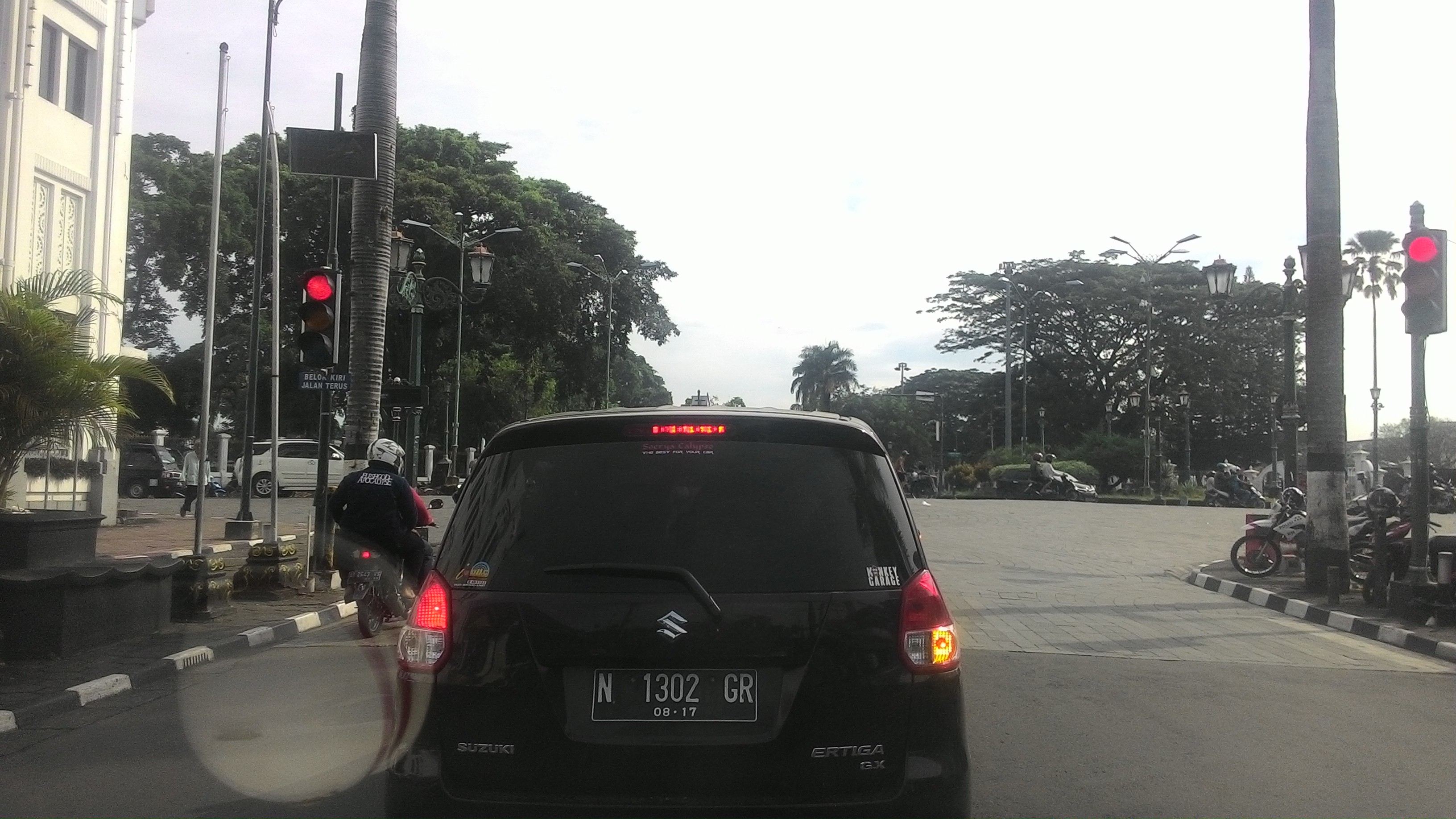 Pederempatan Malioboro samping kantor pos Jogja Pederempatan Malioboro samping kantor pos Jogja