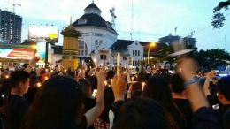Menjelang senja warga telah ramai berdatangan di titik Nol Km - Medan [dokpri via WAG]