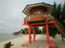 Menara pandang di Pulau Bokori (foto by widikurniawan)