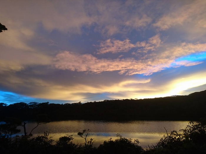 Pendar Senja Bulan Mei di Telaga Dewi Gunung Singgalang Pendar Senja Bulan Mei di Telaga Dewi Gunung Singgalang