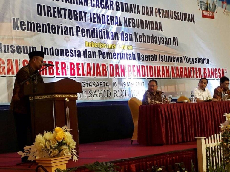 Mendikbud Muhadjir Effendy memberikan arahan kepada peserta Pertemuan Nasional Museum 2017 di Yogyakarta, 18 Mei 2017. (Foto: Lulu Istianah, KPBMI)