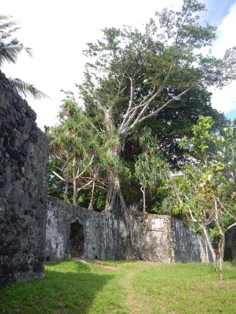 Reruntuhan Fort Concordia di Kupang dibiarkan tetap asli namun mengundang banyak wisatawan untuk berkunjung (Foto:Ist)