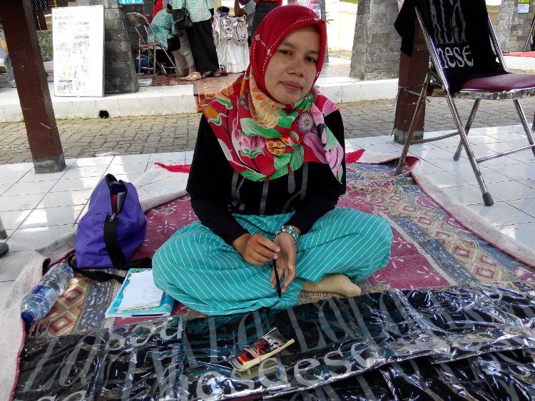 Bu Joko selaku pembina komunitas Klanese Jogja (dokpri)