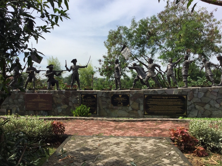 Monumen perjuangan etnis Tionghoa-Jawa diabadikan di Taman Budaya Tionghoa-Indonesia, TMII (Dokpri)