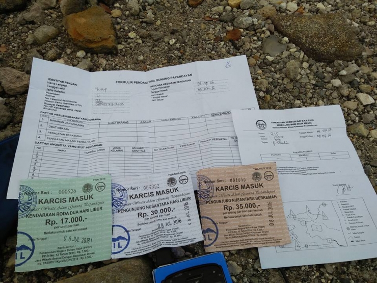 Aneka tiket dan tarif di gunung Papandayan. Sumber: Facebook Yusup Abdurasyid