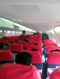 Ini adalah gambaran dalam kabin penumpang pesawat Lion Air terkini dari kelas ekonomi (Foto: Dokpri)