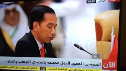 Arsip pribadi: foto Presiden Jokowi ketika memberikan sambutan dalam Riyadh Summit, 21 Mei 2017, yang difoto dari siaran langsung stasiun televisi satelit Alarabiya.