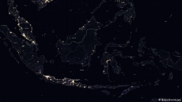 Indonesia di malam hari - citra satelit NASA