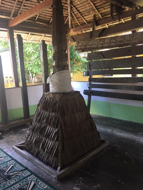 di balik kelambu masjid wapaue kaitetu yang berusia 600 di balik kelambu masjid wapaue kaitetu yang berusia 600
