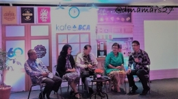 talkshow Kafe BCA ke-6 mengangkat tema 'Khasanah Batik Pesona Budaya' pada Selasa 23 Mei 2017. Ki-ka: Bapak Suryani (rektor Unikal), Ibu Nita Kenzo (Ketua Yayasan Batik Indonesia), Bapak Jahja Setiaatmadja (Presdir BCA), Ibu Poppy (BEKRAF). Foto: dokpri