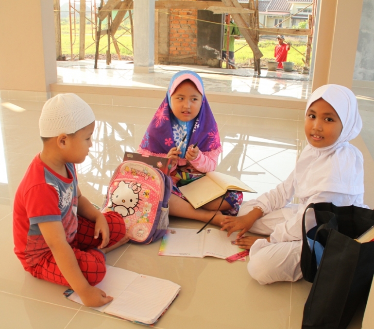 Mengajai di masjid Nurul Jannah