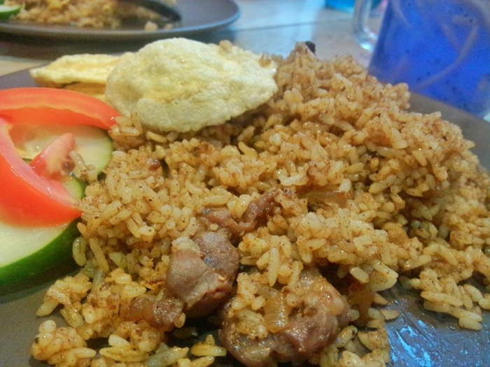 Lumernya Sate Nglatak Mozzarella di Tengah Suapan Nasi Lumernya Sate Nglatak Mozzarella di Tengah Suapan Nasi