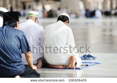 Illustrasi/Islamic praying/Sumber: https://www.shutterstock.com