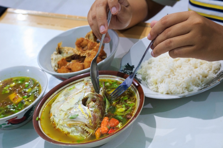 Seporsi Sup Kepala Ikan Kakap Gubug Ibad Denpasar / dap
