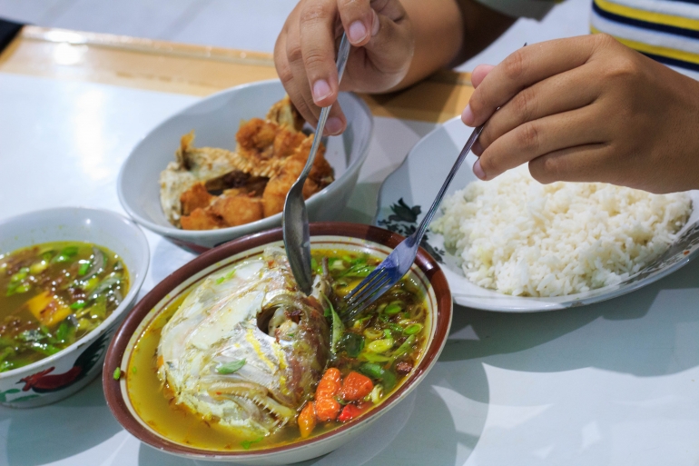 Seporsi Sup Kepala Ikan Kakap Gubug Ibad Denpasar / dap