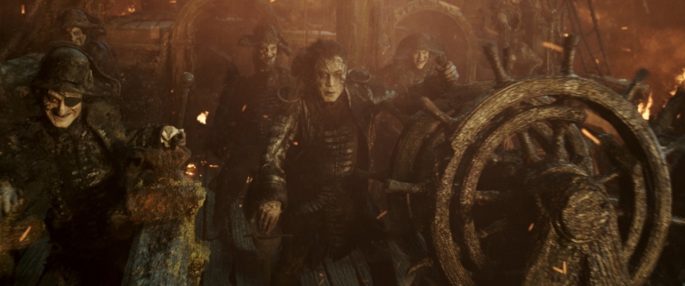 Pasukan orang mati di bawah pimpinan Salazar juga memburu Jack Sparrow (dok. IMDB)