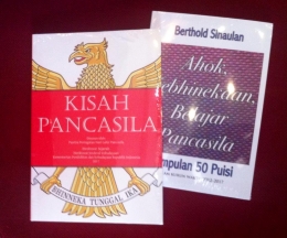 Dua buku tentang Pancasila. (Foto: BDHS)