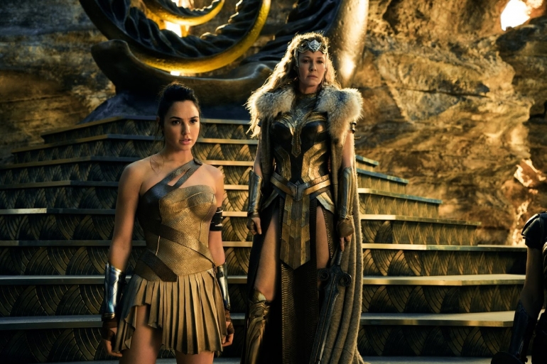 Diana dan Ratu Hippolyta menginterogasi Steve Trevor (dok. IMDB)