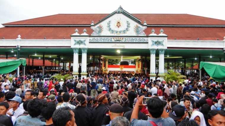 Pagelaran Kraton Ngayogyakarta dipehuni ribuan warga Jogja (instagram.com/humasjogja)