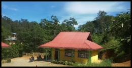 Sekolah berada dibalik bukit di Desa Talaok(dok. pribadi)