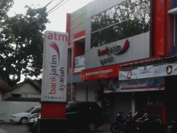 Cinta Halal di Perbankan Syariah  oleh Agung Dwipurbo  Cinta Halal di Perbankan Syariah  oleh Agung Dwipurbo