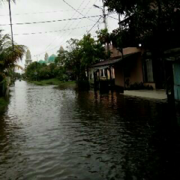 Banjir di Ketapang, di Belakang Masjid Agung Al-Ikhlas. Foto dok. Priska