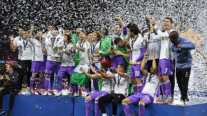Tim Besutan Zinedine Zidane Rayakan Kemenangan Mereka di Liga Champions Sumber : Tribunnews.com