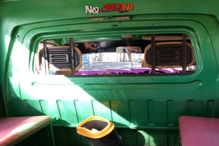 Kelengkapan wajib di tiap Jeepney, tulisan